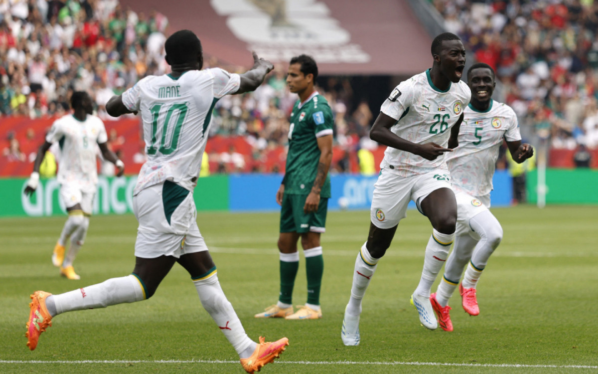 Senegal venceu o Iraque por 5 a 0. Os outros resultados do dia ajudaram, e a seleção assegurou vaga no mata-mata da Copa na madrugada deste sábado (27) como um dos oito melhores terceiros colocados.