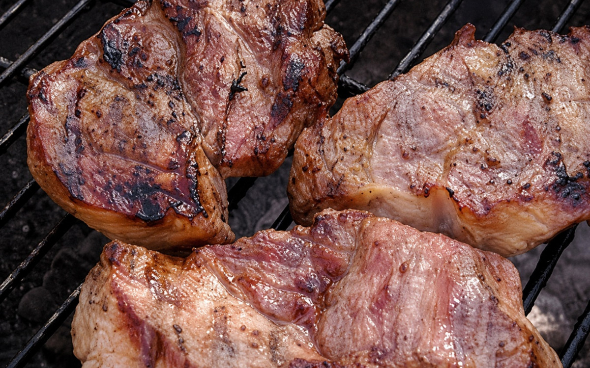 Com o alto custo da picanha, maminha e alcatra ganham espaço como alternativas para churrascos
