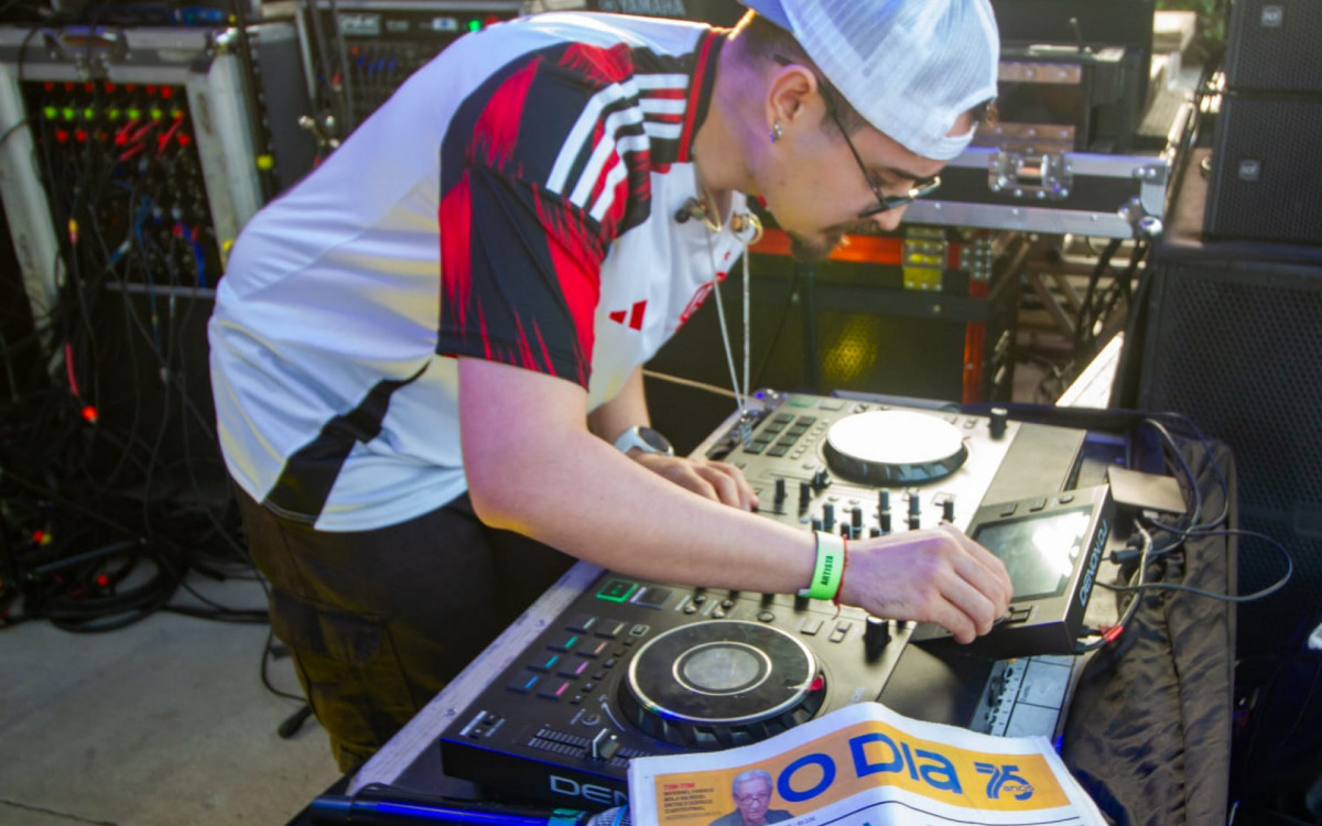DJ Felippe Lima abriu festa de aniversário do O DIA no Parque Madureira