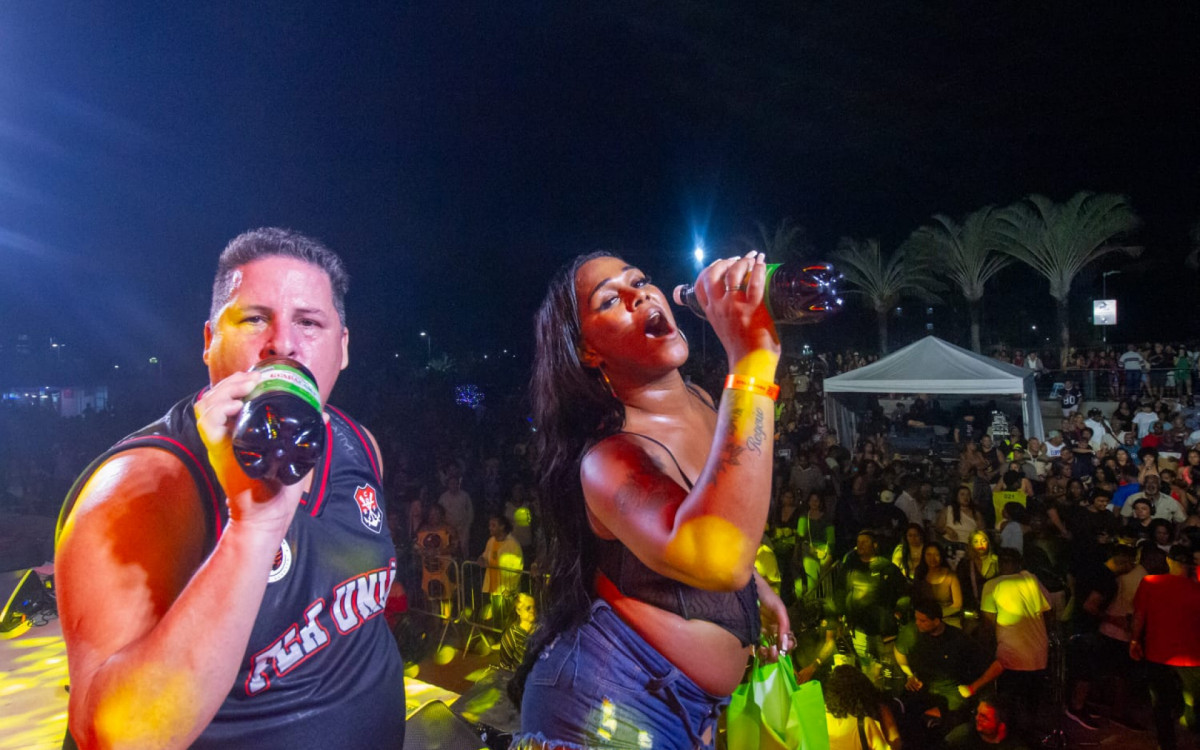Alexandro Pinto (esquerda) e Kamile Castro (direita) venceram concurso de dan&ccedil;a