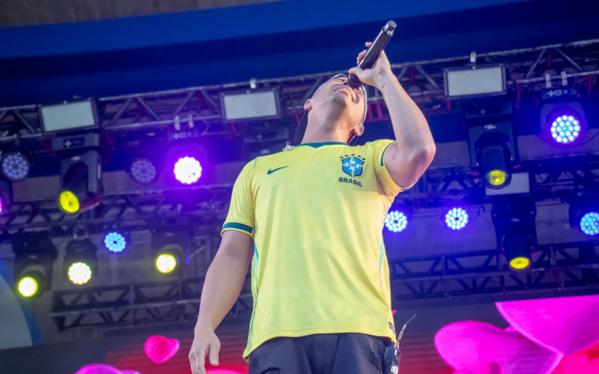 Primeiro Amor cantou sucessos do pagode em festa de anivers&aacute;rio do Jornal O DIA