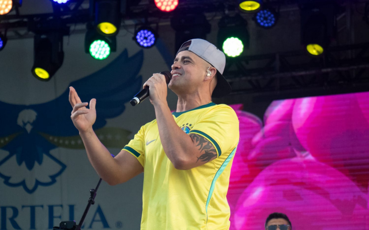 Primeiro Amor cantou sucessos do pagode em festa de anivers&aacute;rio do Jornal O DIA