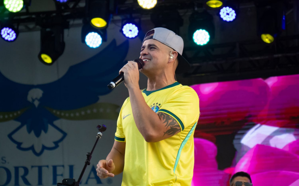 Primeiro Amor cantou sucessos do pagode em festa de anivers&aacute;rio do Jornal O DIA