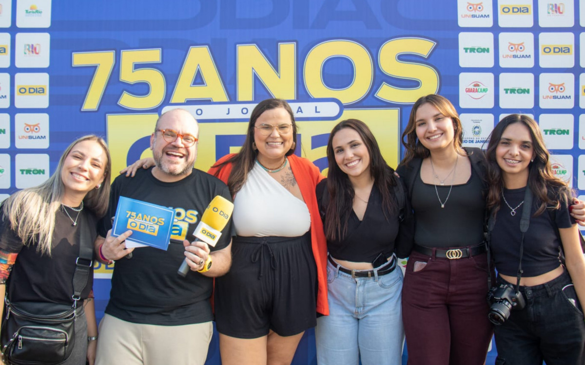 Rodrigo T. Ribeiro com equipe da Unisuam, parceira do evento