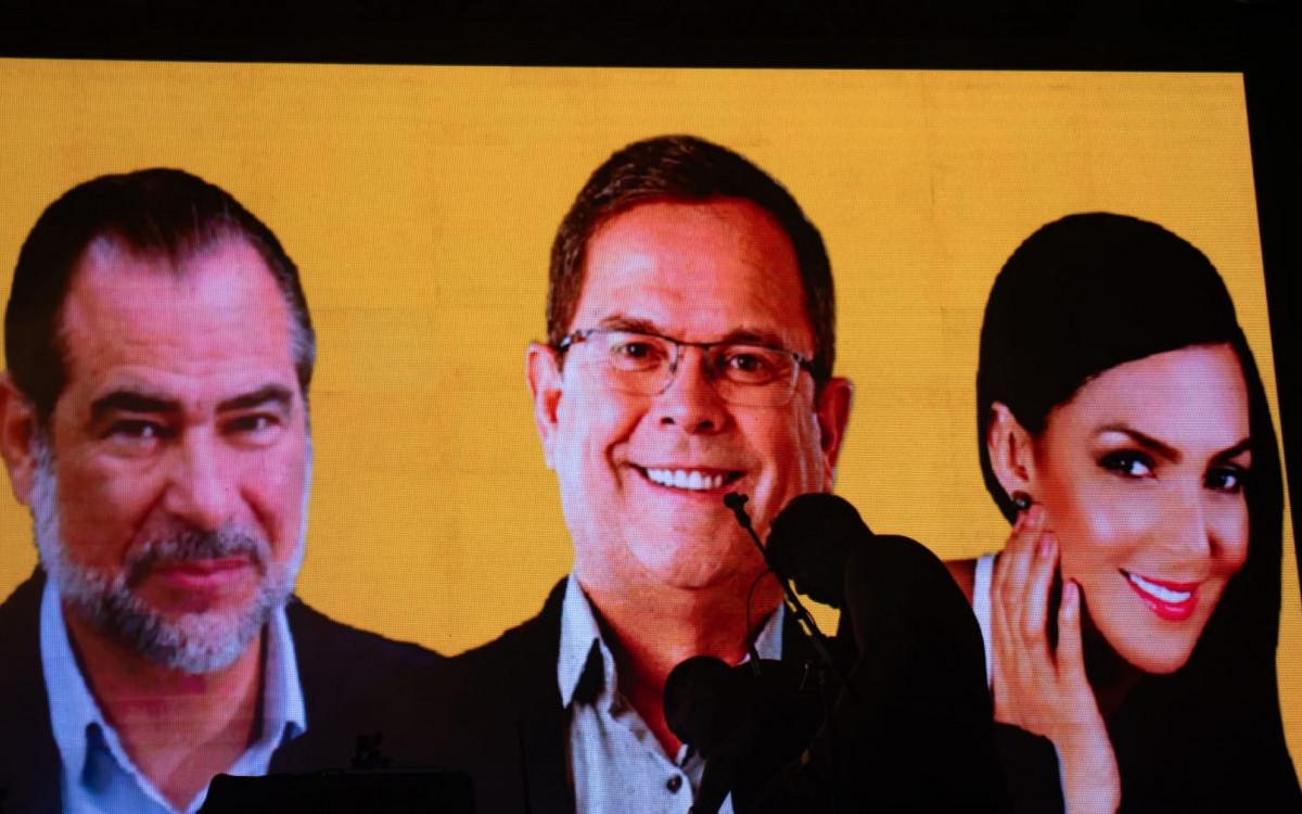 Trecho de vídeo exibido na festa. Em destaque, os colunistas Nuno Vasconcellos, Sidney Rezende e Gardênia Cavalcanti