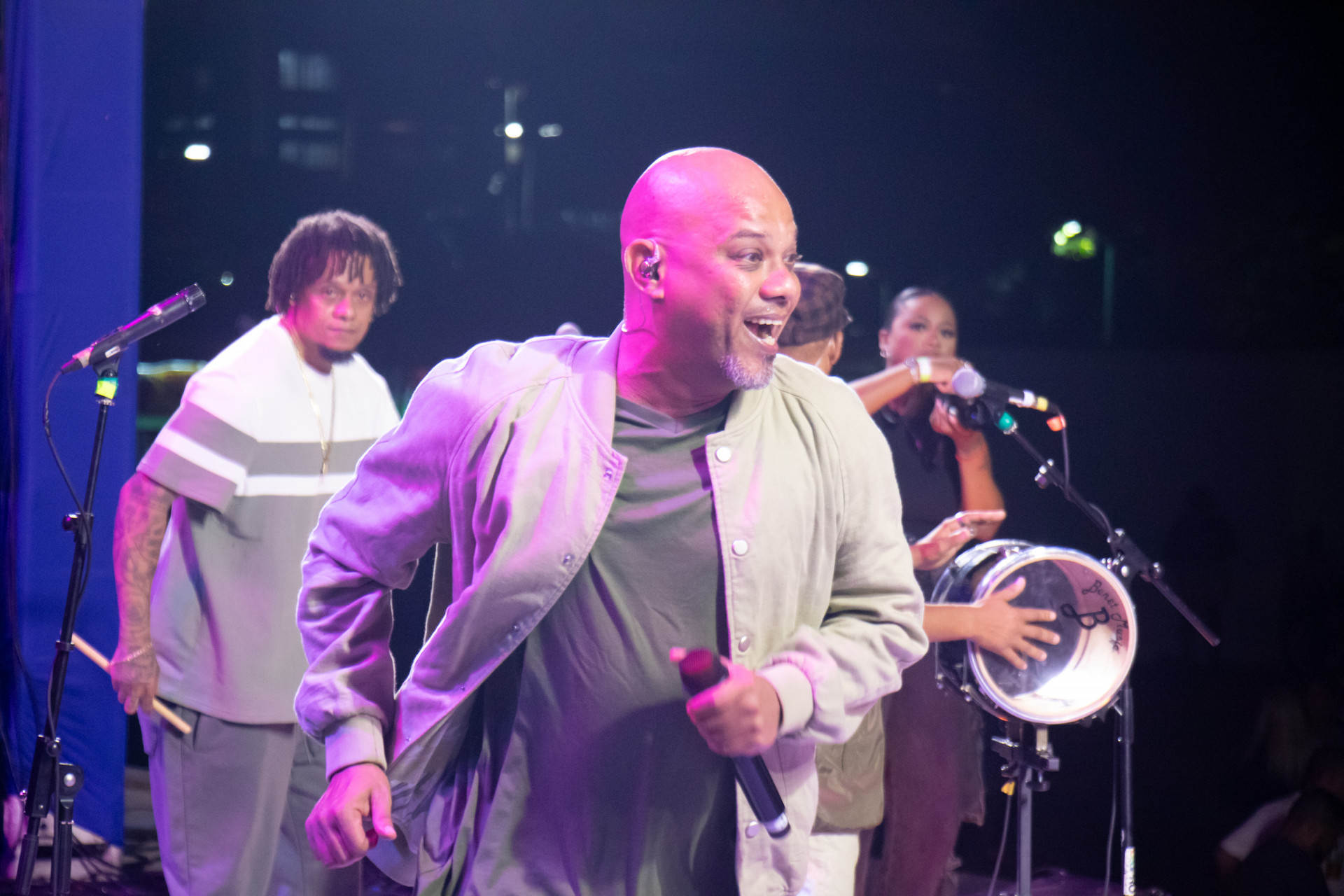 A comemoração de 75 anos do Jornal O DIA ganhou ainda mais animação, na noite deste sábado (27), com show do Sociedade do Samba, uma das atrações do evento gratuito realizado no Parque Madureira, na Zona Norte. - Érica Martin/Agência O Dia