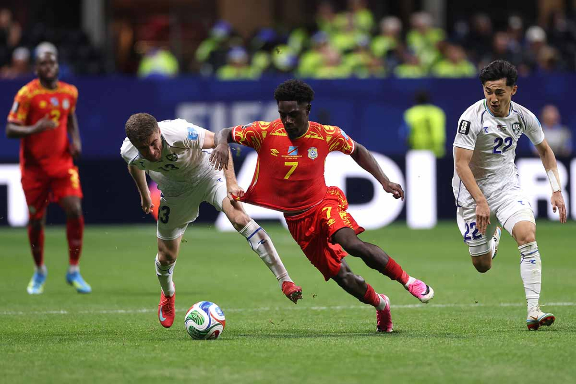 ATLANTA, GEORGIA - JUNE 27: Nathanael Mbuku #7 of Congo DR is challenged by Sherzod Nasrullaev #13 of Uzbekistan during the FIFA World Cup 2026 Group K match between Congo DR and Uzbekistan at Atlanta Stadium on June 27, 2026 in Atlanta, Georgia. (Photo by Lars Baron/Getty Images)