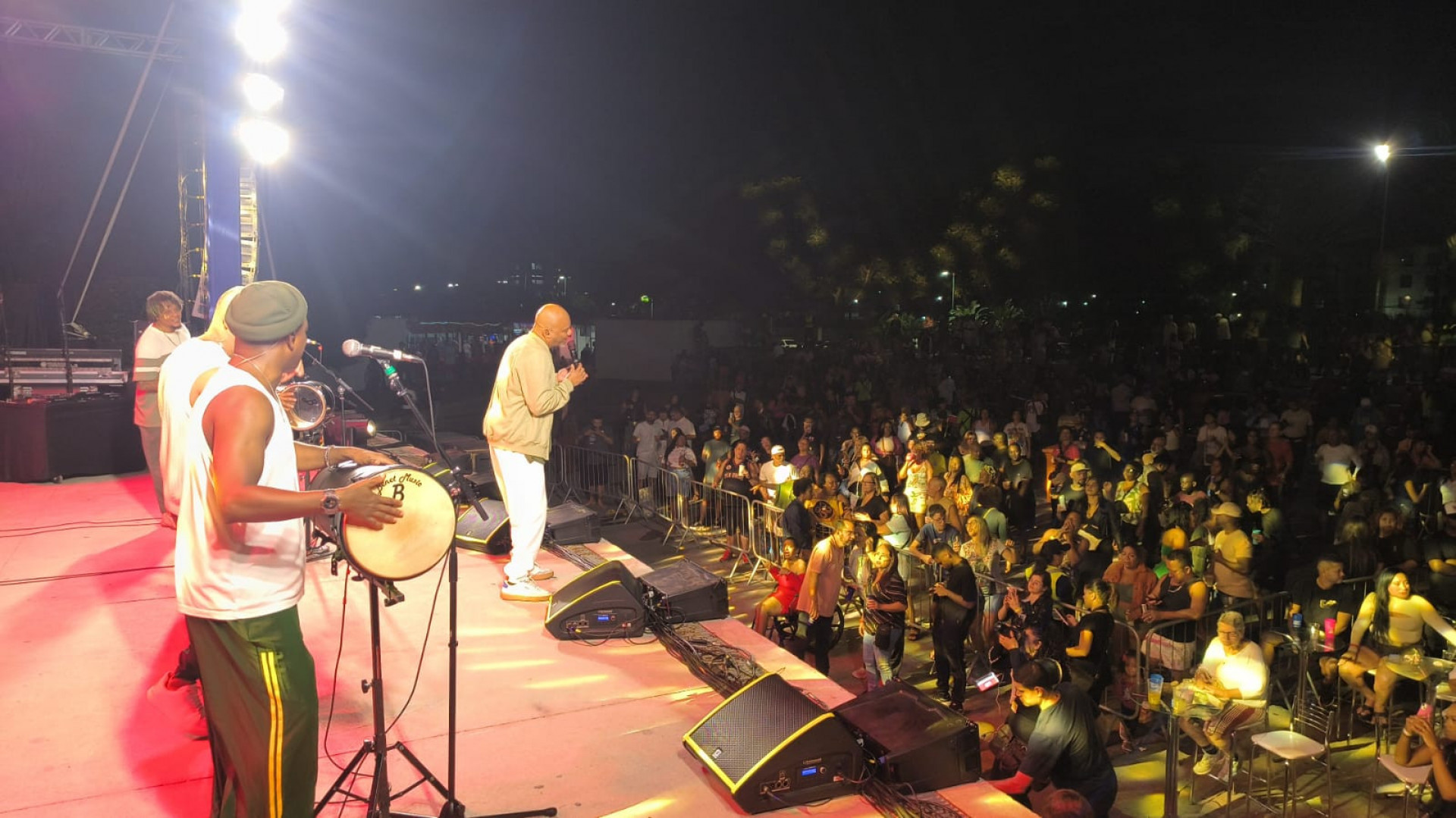 Sociedade do Samba agita público com repertório de sucessos na festa do O DIA - Agência O Dia