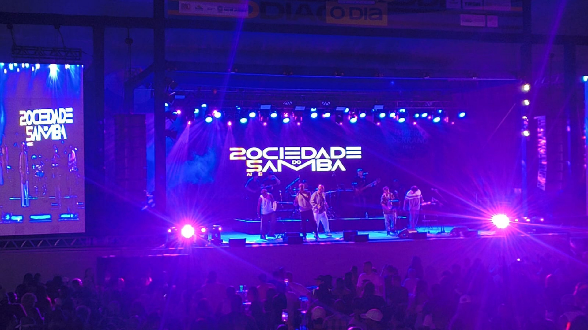 Sociedade do Samba agita público com repertório de sucessos na festa do O DIA - Agência O Dia