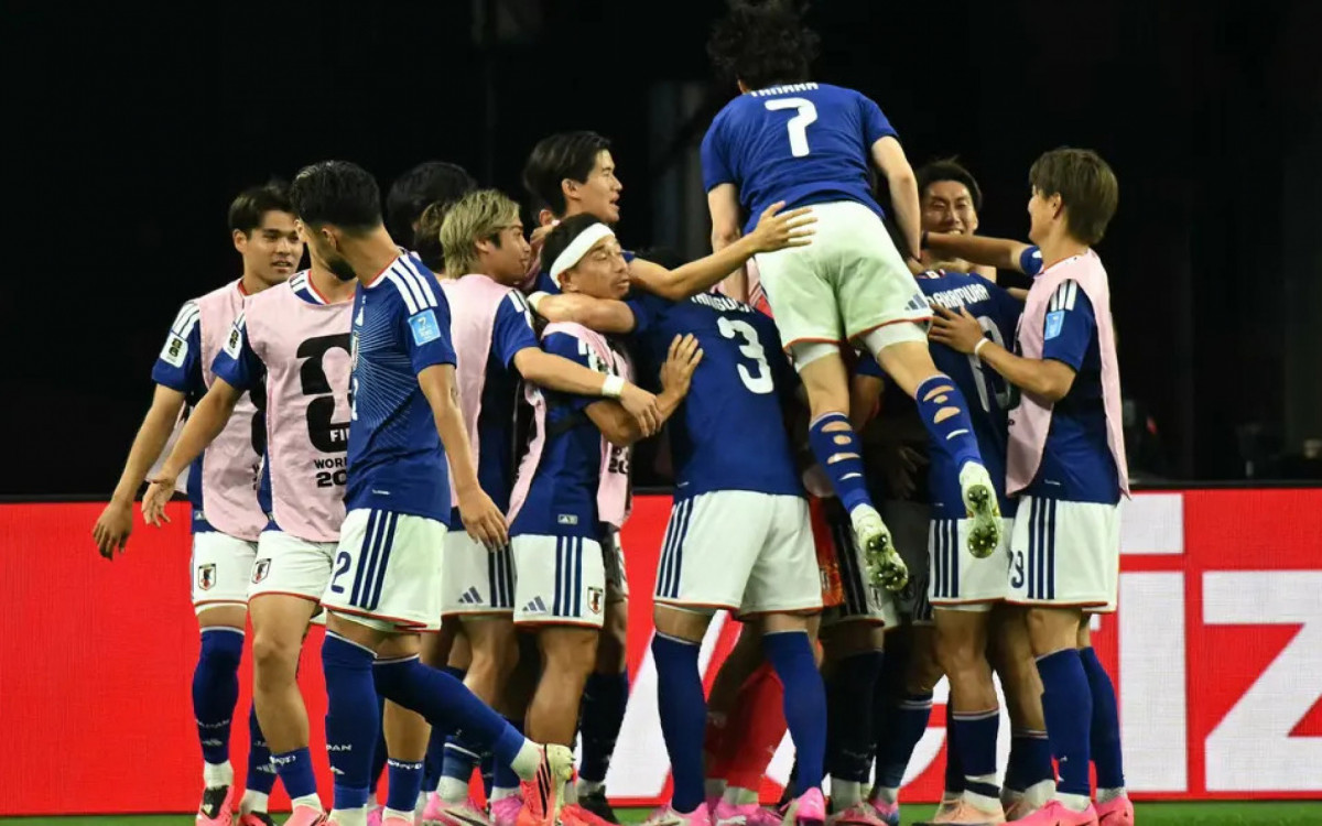 Jogadores do Jap&atilde;o comemoram classifica&ccedil;&atilde;o