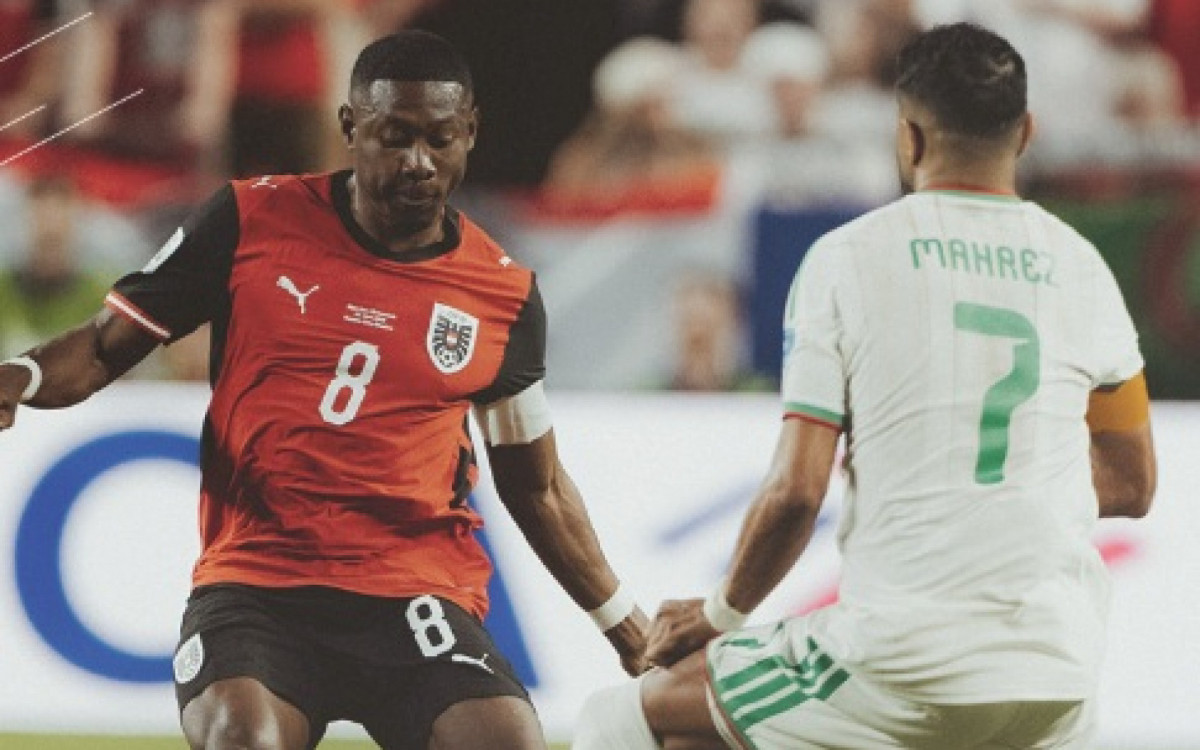 O jogo entre Argélia e Áustria teve um final emocionante. Nos acréscimos, a partida estava empatada em 2 a 2, quando ambas as equipes marcaram uma após a outra. O placar foi fechado em 3 a 3