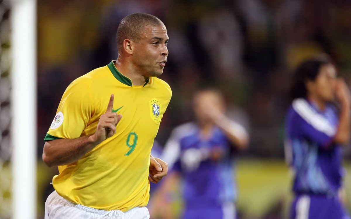Ronaldo fez dois gols e se tornou o maior artilheiro da história das Copas na vitória sobre o Japão, em 2006