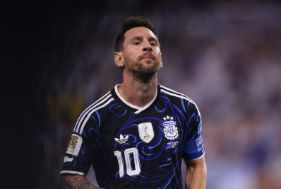 Scaloni diz que Messi não começou jogo para dar chance a companheiros