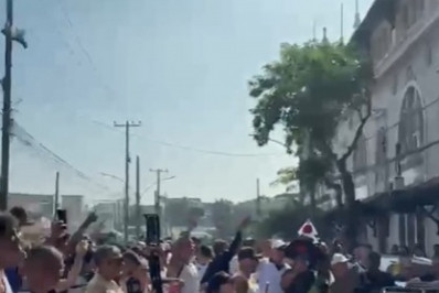 Torcedores do Vasco se manifestam em favor de Pedrinho em São Januário