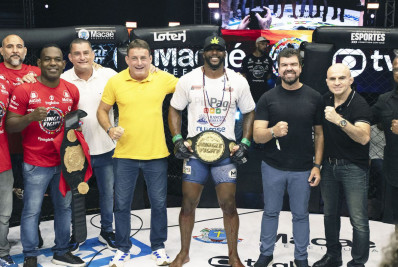 Com arena lotada em Macaé, André Monstro mantém cinturão dos pesos pesados no Jungle Fight 152