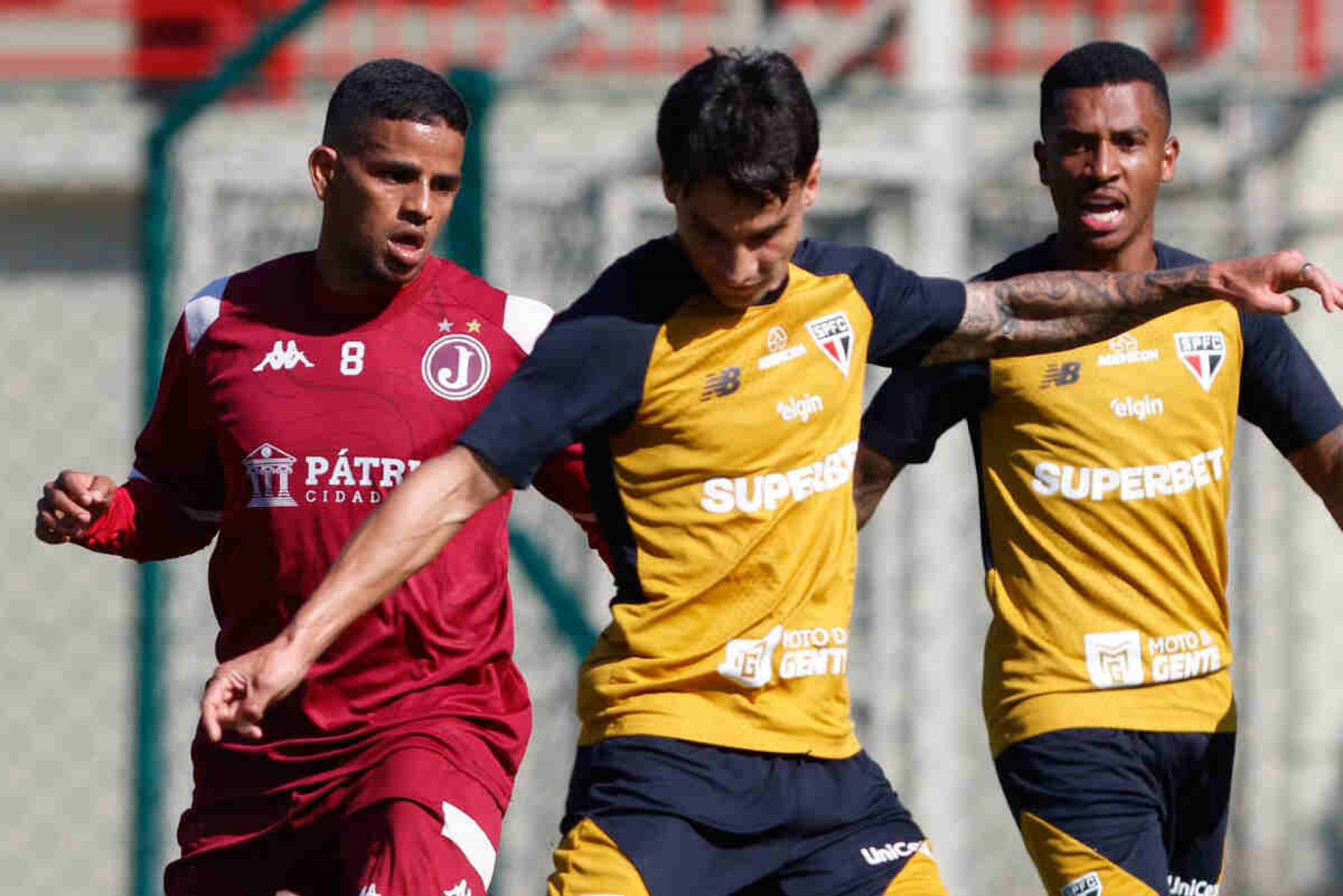 S&atilde;o Paulo fica no empate com o Juventus em jogo-treino na Barra Funda