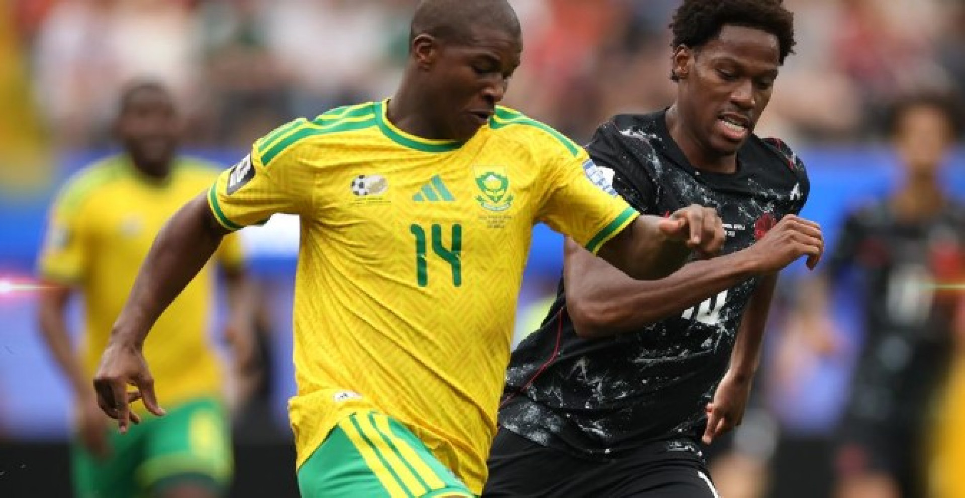 Mbokazi, da África do Sul, é marcado de perto em jogo contra o Canadá - Divulgação / Seleção da África do Sul