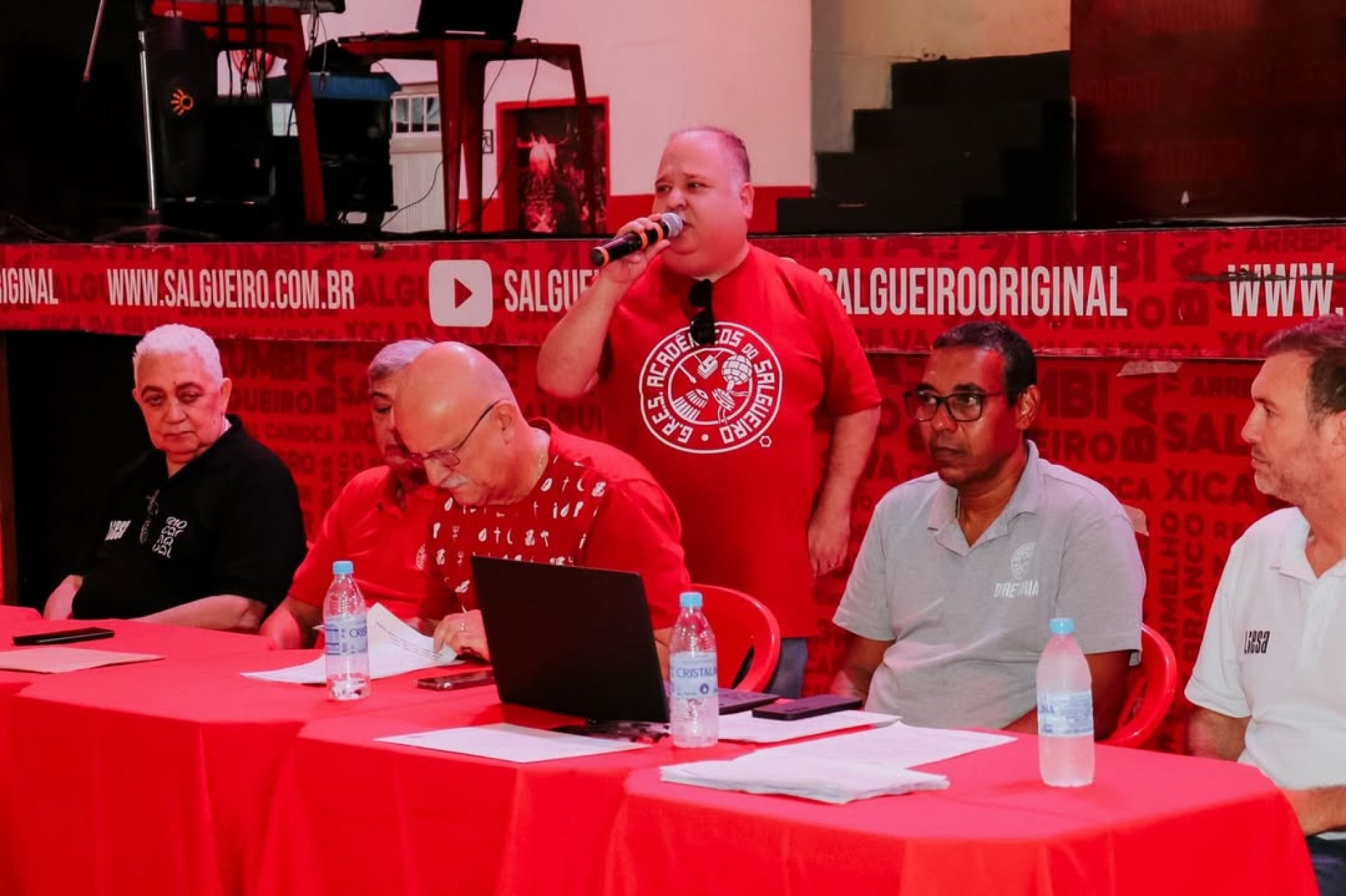 Dudu Botelho (com microfone) ser&aacute; vice-presidente do Salgueiro - Reprodu&ccedil;&atilde;o / Redes Sociais