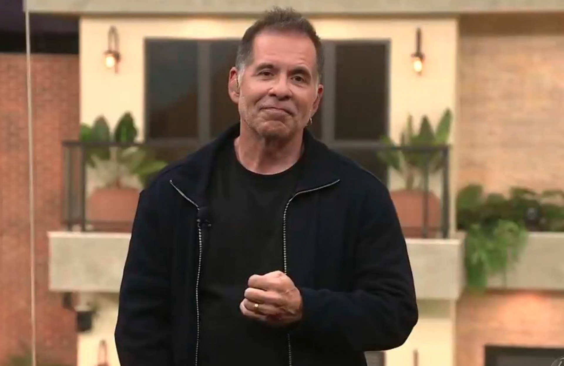 Leandro Hassum é apresentador da 'Casa do Patrão' - Reprodução de vídeo / Record