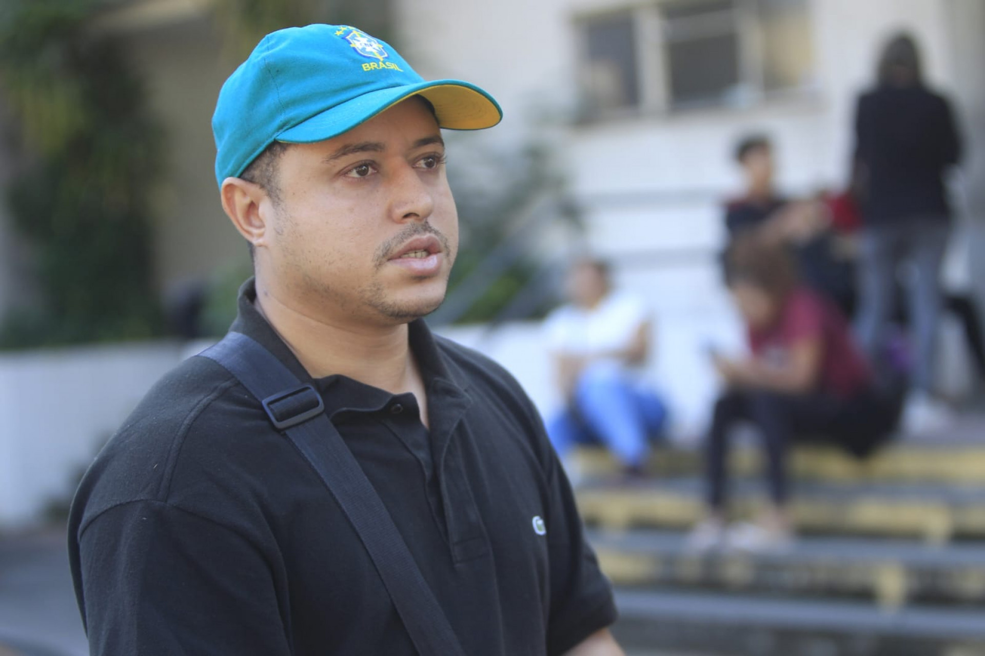 Ricardo Ramos, filho de Bocão, esteve no IML para reconhecer e liberar corpo - Reginaldo Pimenta / Agência O Dia