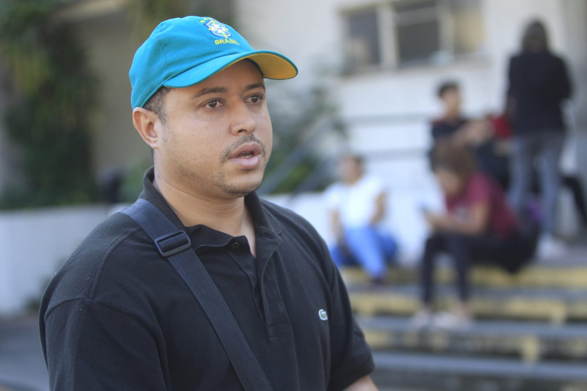 Ricardo Ramos, filho de Bocão, esteve no IML para reconhecer e liberar corpo - Reginaldo Pimenta / Agência O Dia