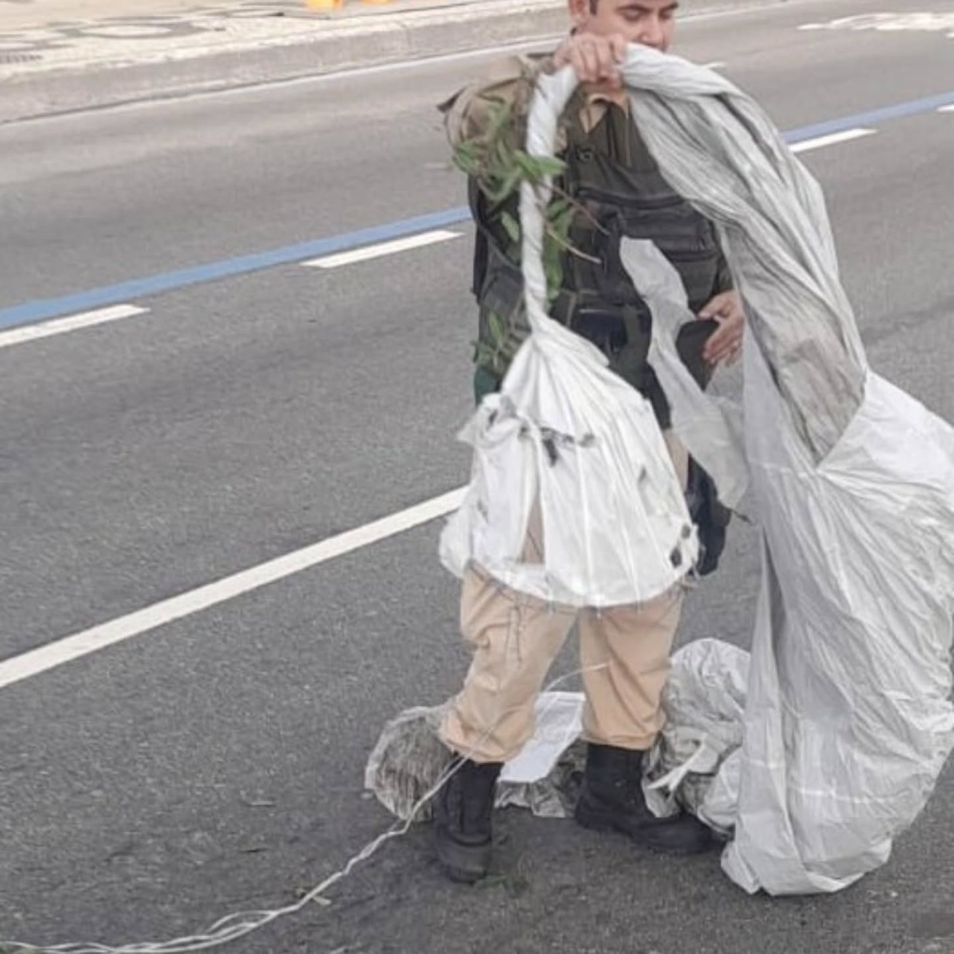Balão de cerca de cinco metros foi apreendido na Avenida Presidente Vargas, no Centro do Rio - Reprodução / Instagram