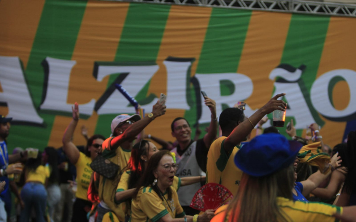 Alzirão foi palco de celebração dos torcedores brasileiros nesta segunda-feira (29)