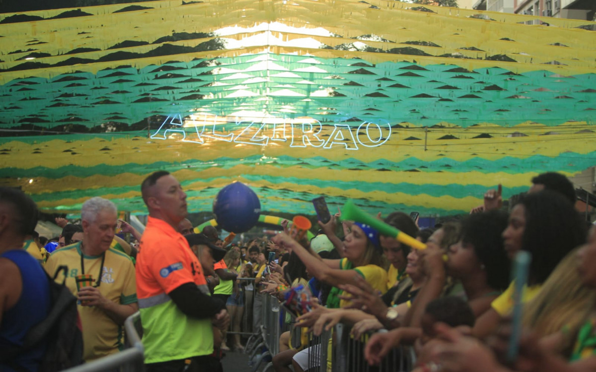 Torcedores fizeram a festa com vuvuzelas