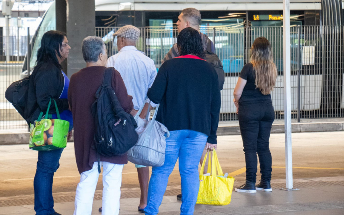 Movimentação no Terminal Gentileza, na Zona Portuária, no primeiro dia da greve dos rodoviários no Rio