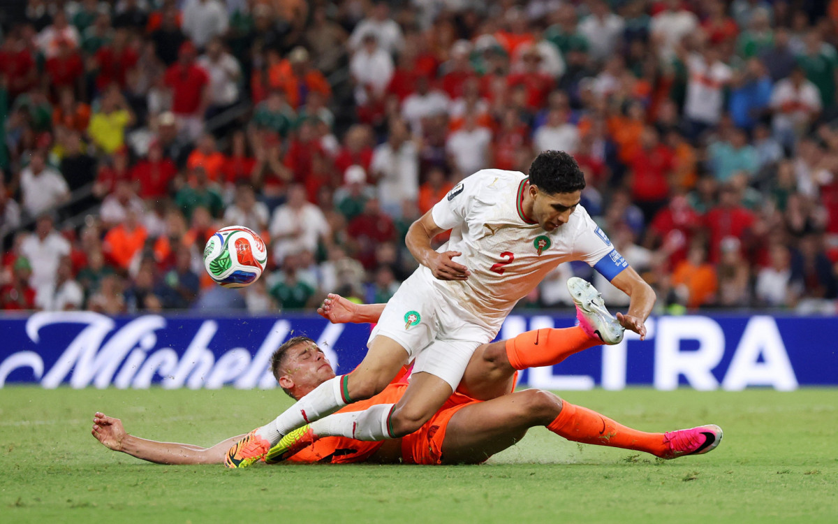 Holanda e Marrocos protagonizaram uma partida de muitos embates físicos