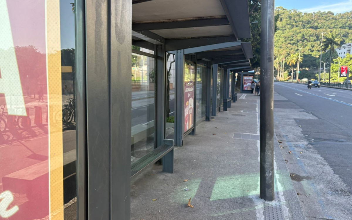 Em Botafogo, na Zona Sul, ponto de ônibus estava vazio no primeiro dia de greve dos rodoviários