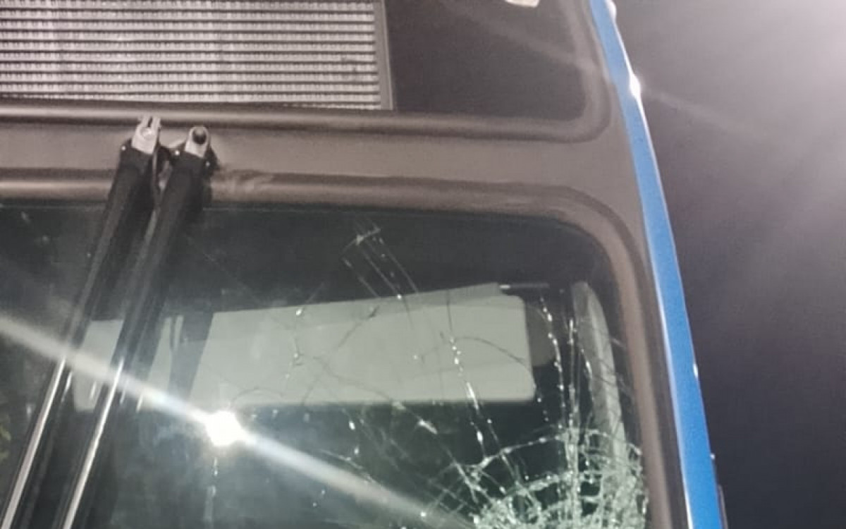 &Ocirc;nibus foram vandalizados durante o primeiro dia de greve dos rodovi&aacute;rios - Divulga&ccedil;&atilde;o