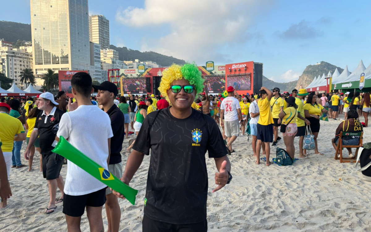 Charles Oliveira, de 40 anos, &eacute; eletrot&eacute;cnico e acompanhou a vit&oacute;ria do Brasil em Copacabana - Jo&atilde;o Alexandre Borges / Ag&ecirc;ncia O Dia