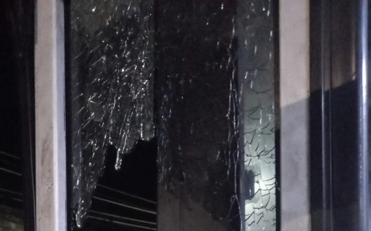 Fotos: veja como ficaram os ônibus após atos de vandalismo no Rio
