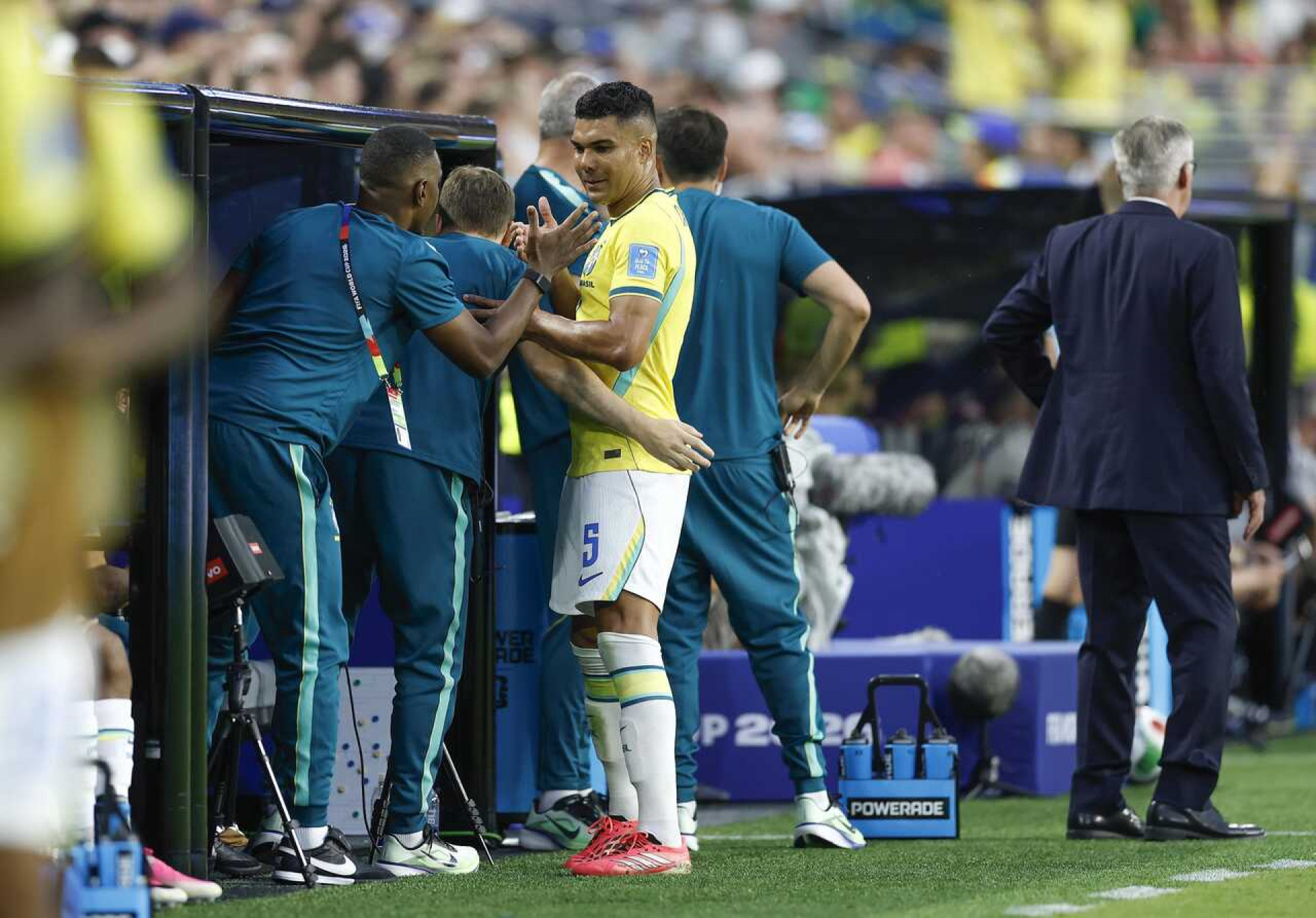 Brasil come&ccedil;a mata-mata sem pendurados. Entenda a regra dos cart&otilde;es na Copa
