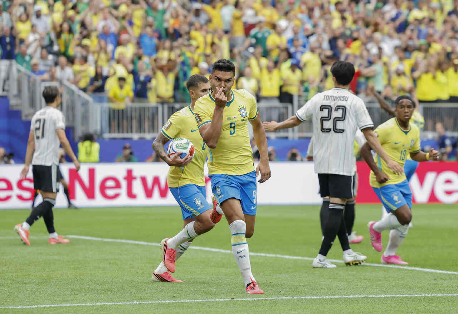 Melhor em campo, Casemiro &eacute; o segundo mais velho a marcar pelo Brasil em Copas
