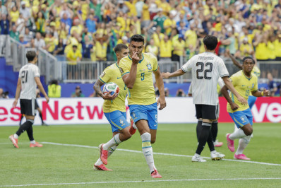 De vilão a herói: Casemiro divide opiniões em vitória sobre o Japão