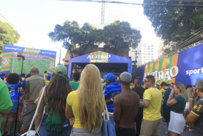 Torcedores no Alzirão preveem vitória apertada do Brasil na Copa