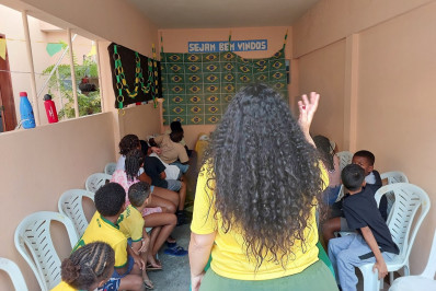 Oficina da Copa reúne crianças e adolescentes em ação do CRAS II em Macuco