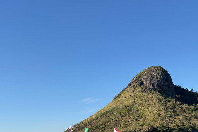 Fiéis celebram Dia de São Pedro com procissão marítima em Niterói