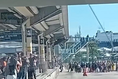 Vídeo: em meio à greve, Terminal Alvorada é alvo de vandalismo