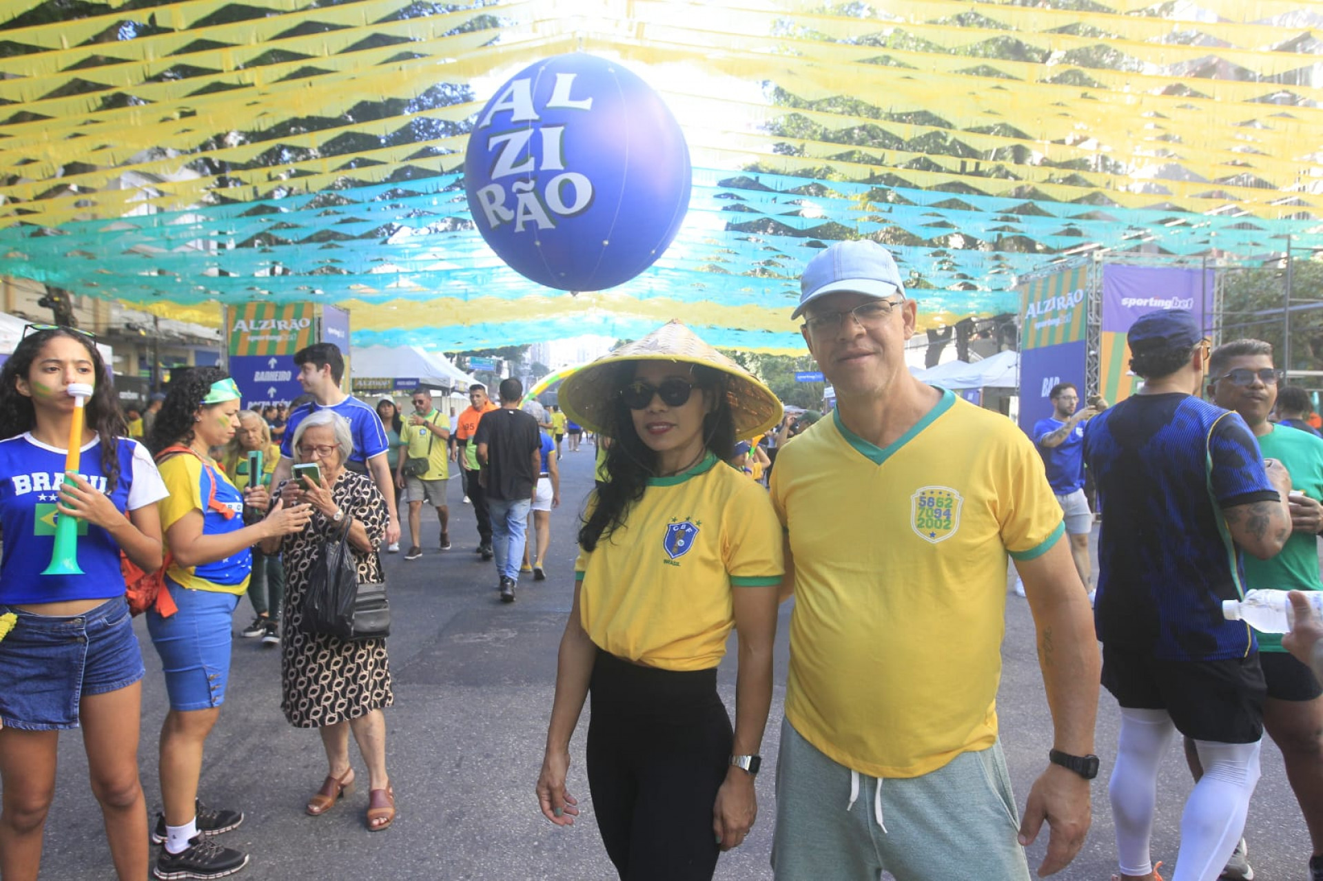 Os técnicos em radiologia Horácio e Danielle Laxe marcaram presença no Alzirão - Reginaldo Pimenta / Agência O Dia