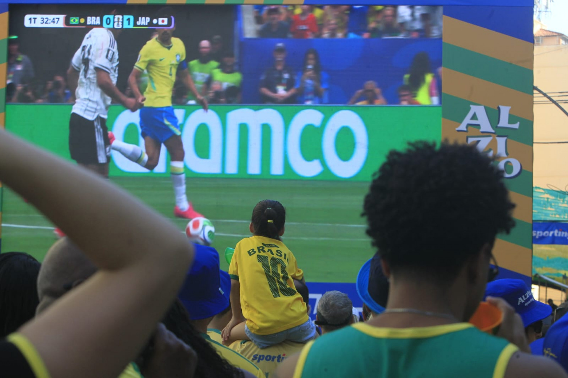 Brasileiros acompanhando o jogo contra o Japão - Reginaldo Pimenta / Agência O Dia