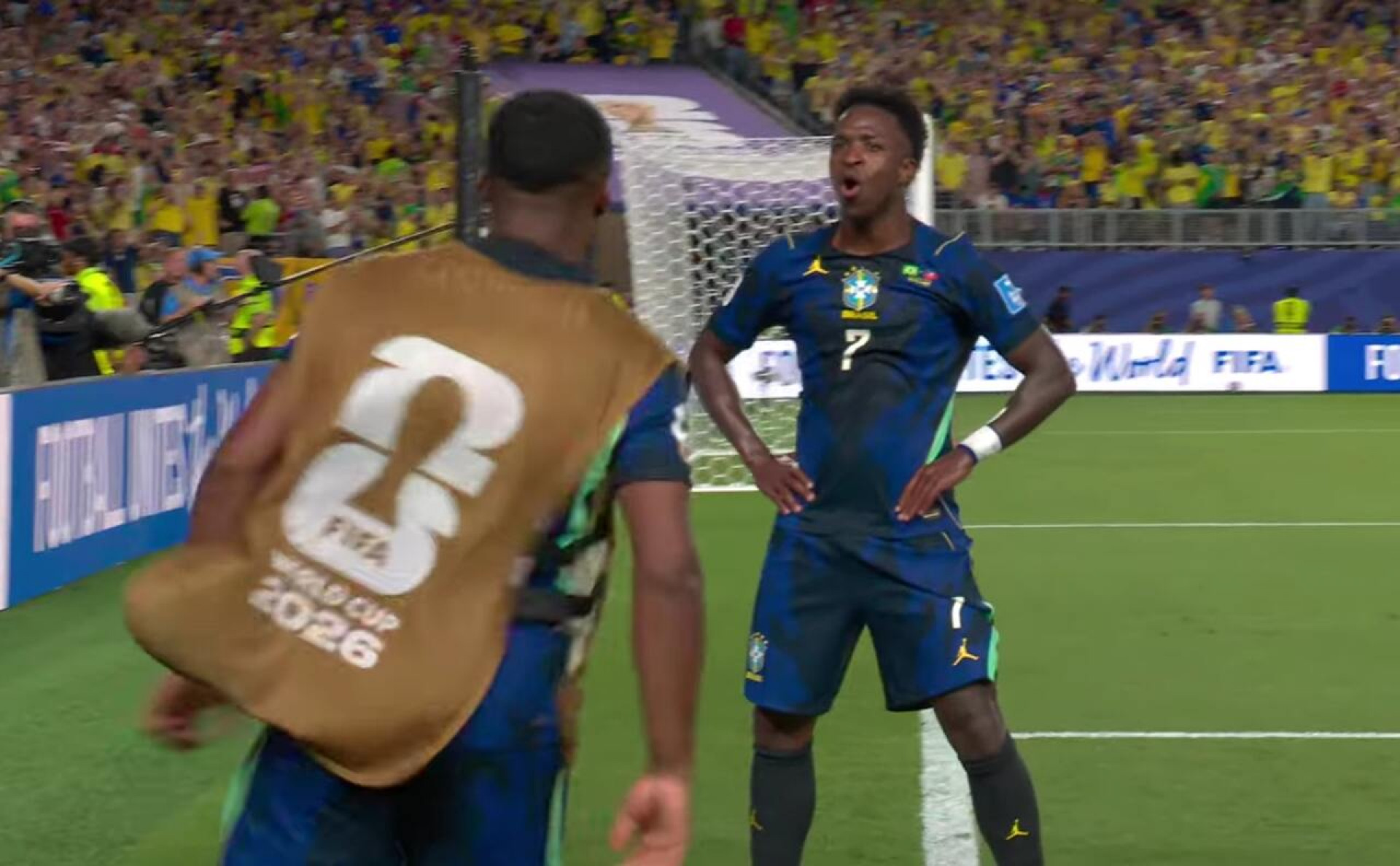 Vini Jr adotou m&eacute;todo de CR7 e leva disciplina at&eacute; a vida &iacute;ntima