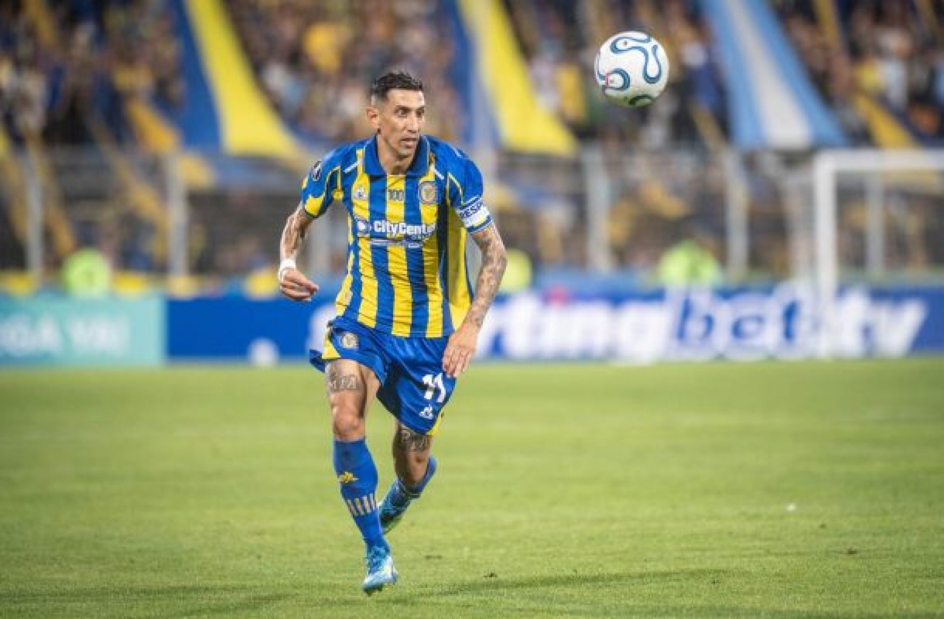 Di Mar&iacute;a renova com o Rosario Central aos 38 anos