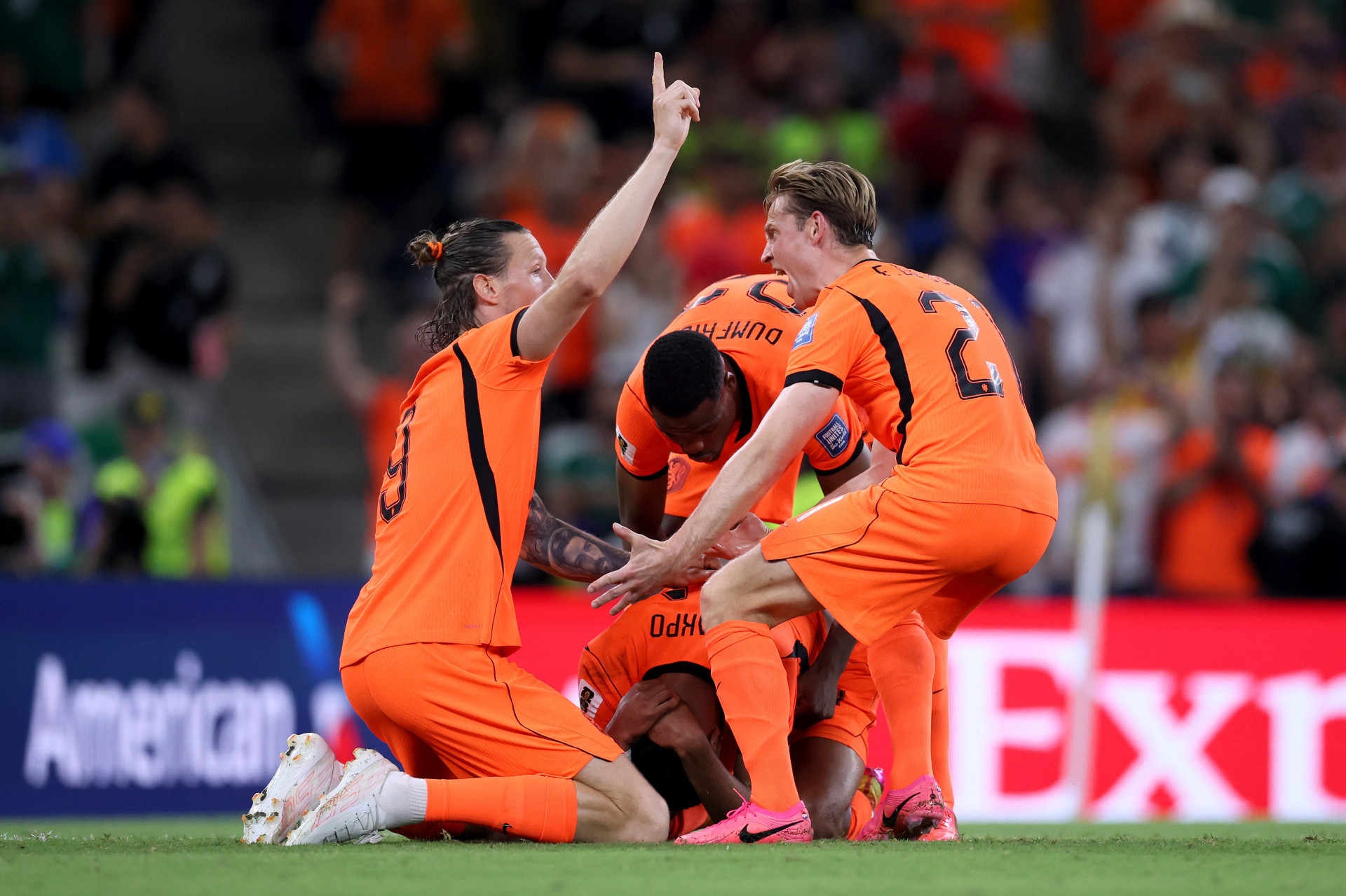 Jogadores da Holanda comemoram o gol de Gakpo, que perdeu o filho ainda na gesta&ccedil;&atilde;o nesta semana - Divulga&ccedil;&atilde;o / Holanda