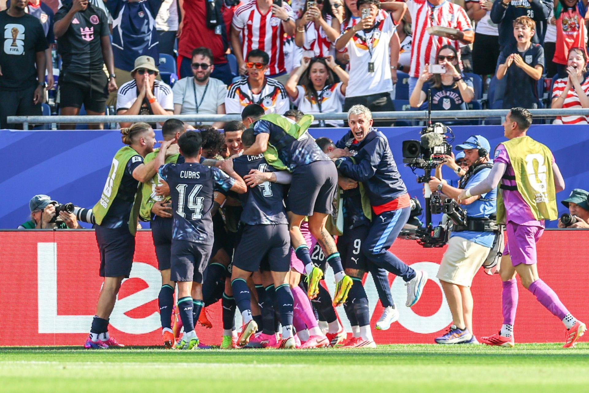 Paraguai comemora gol contra Alemanha, no primeiro tempo - William Volcov / Parceiro / Agência O Dia