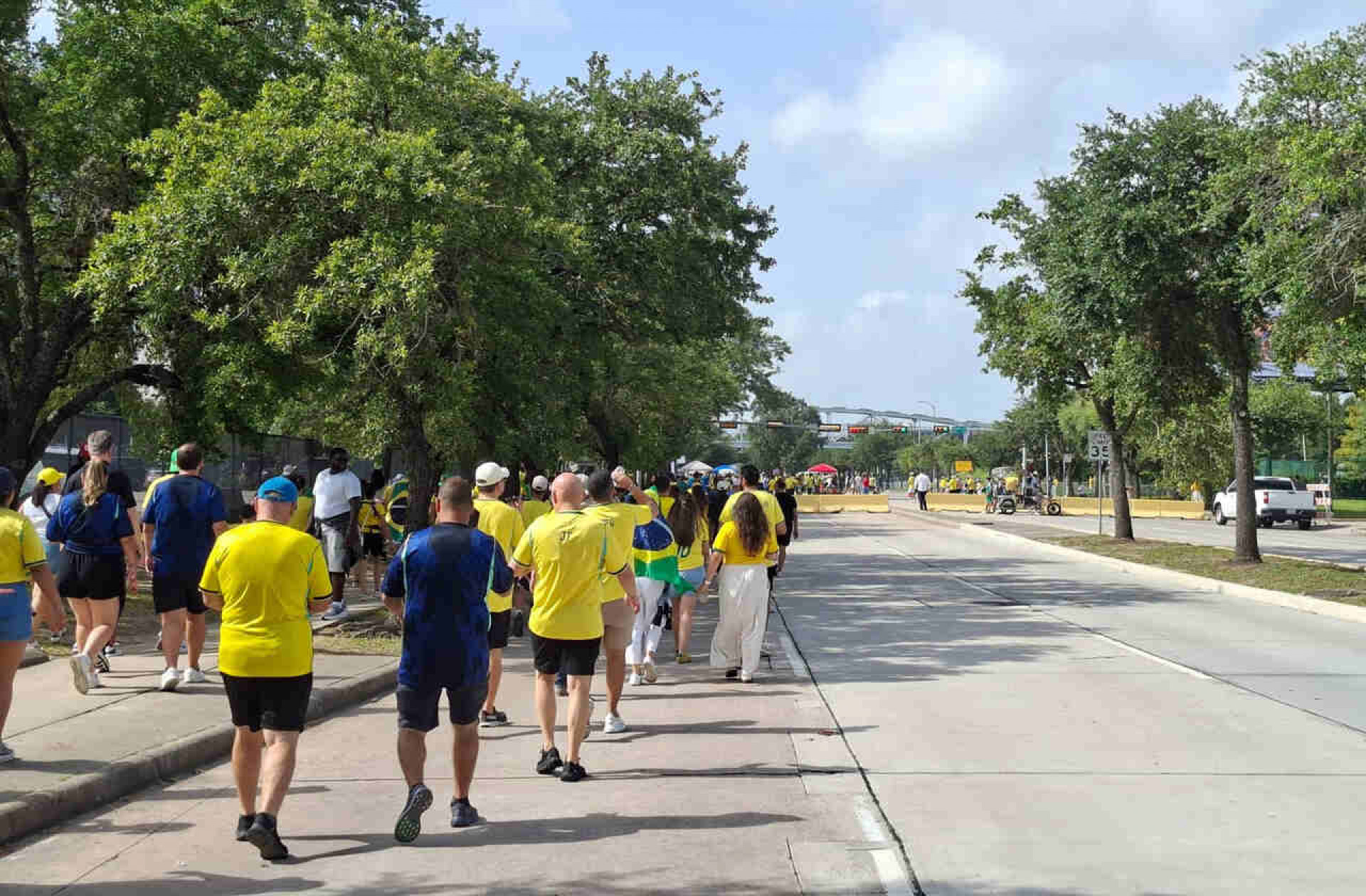 Com torcida do Brasil dominante, Houston vive clima de decis&atilde;o na Copa do Mundo