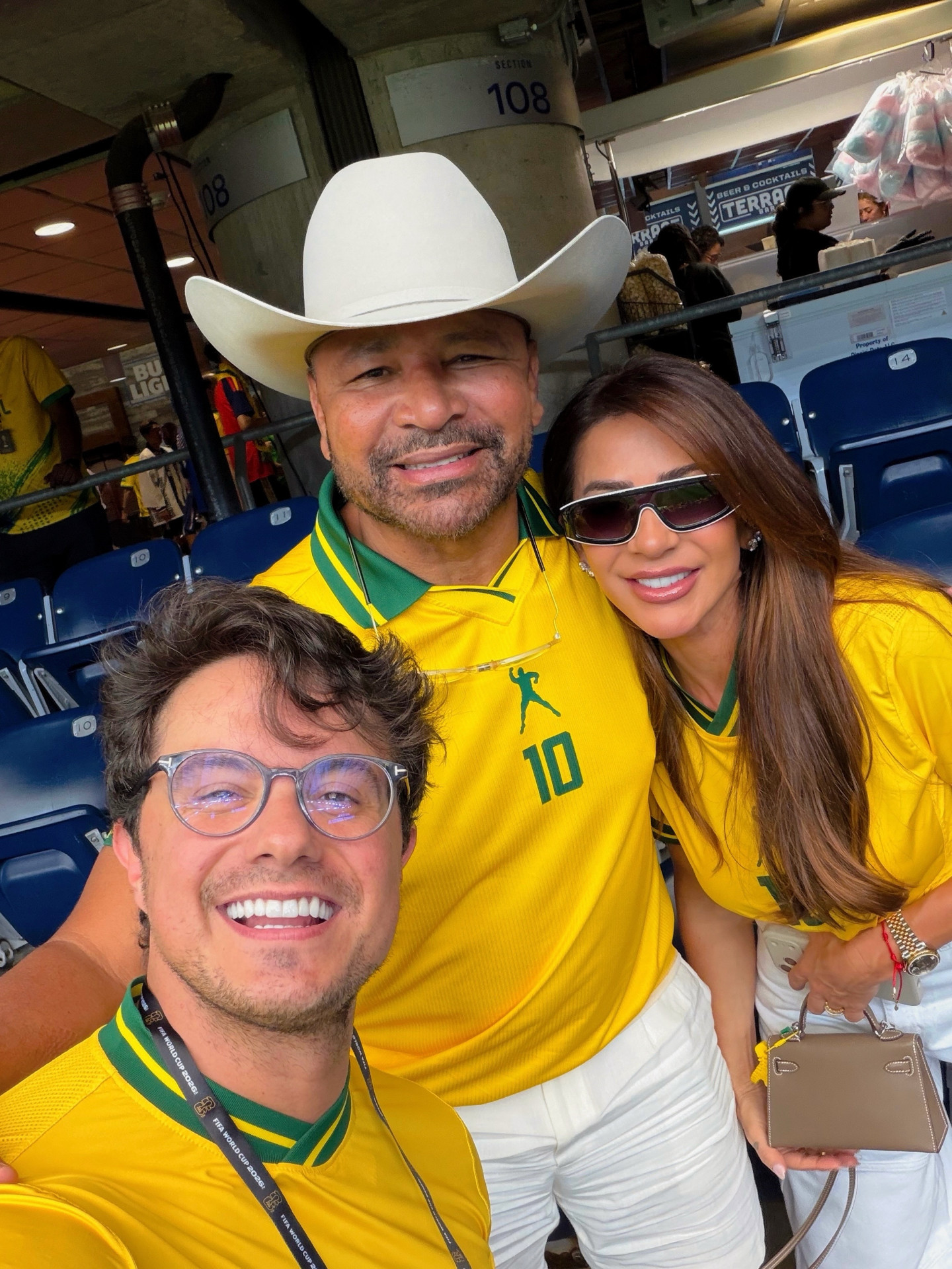 Neymar Pai curte jogo do Brasil com a namorada - Reprodução/Instagram