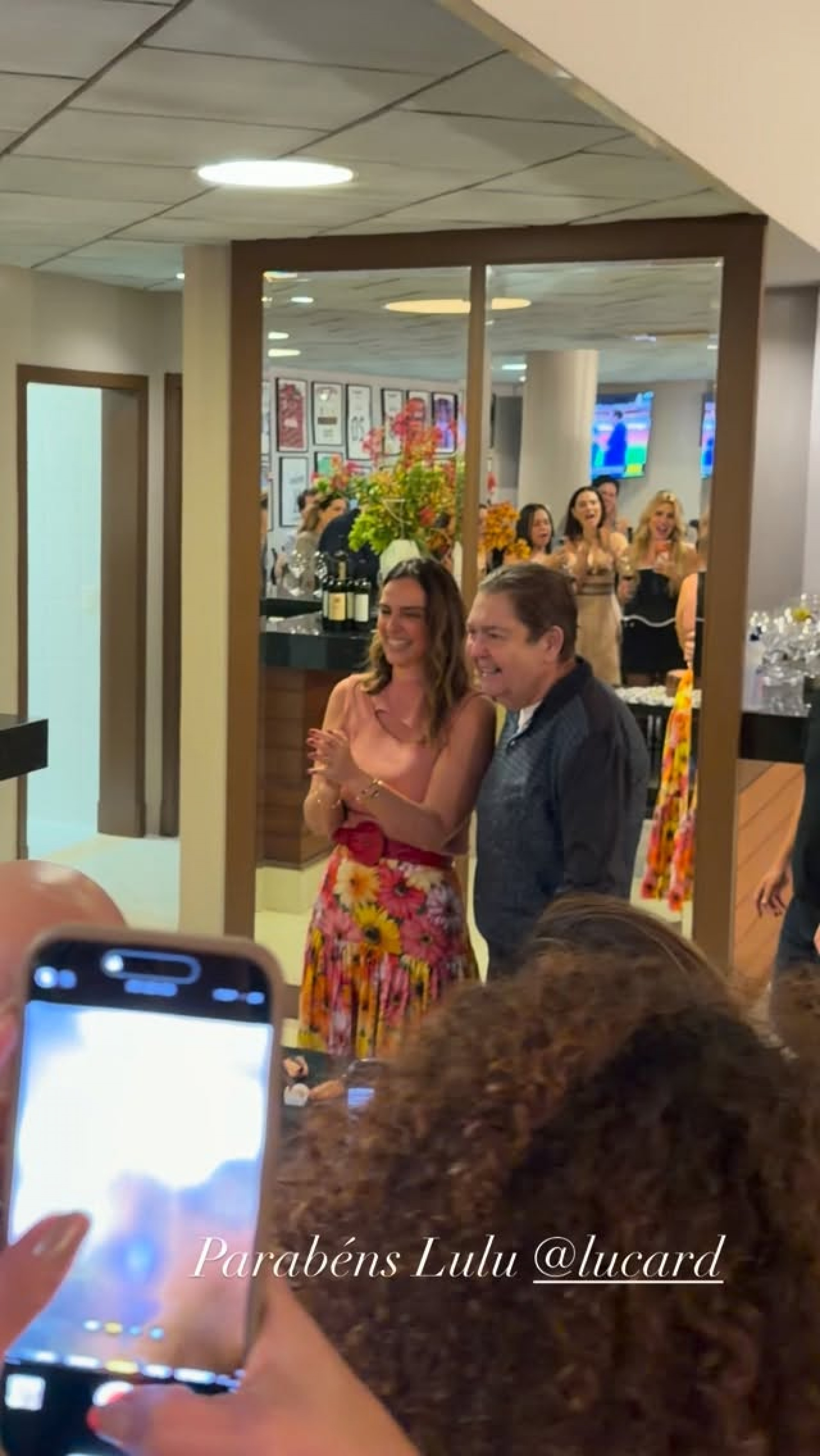  Faustão celebra o aniversário da mulher  - Reprodução de vídeo